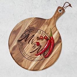 Round Acacia Personalised Chopping Board with Laser-Engraved Mr&Mrs Design, Accented by a Chilli, on a Light Grey Background.